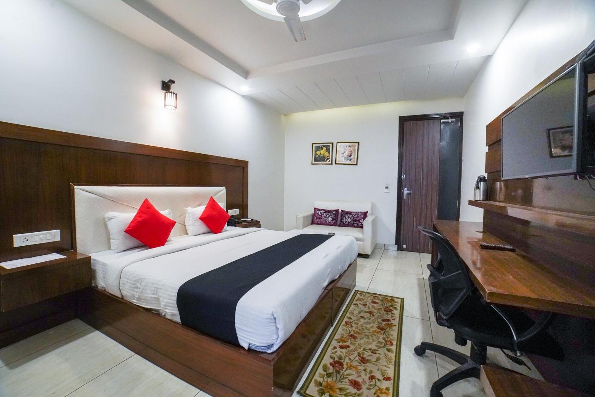 Collection O Prem Ratna Hotel Dehradun Exterior foto
